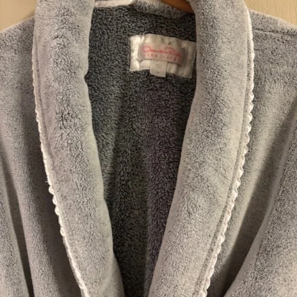 Oscar de la Renta Women's M Pale Gray Plush Long Robe 45" Long Sleeve Self Tie - Picture 8 of 11